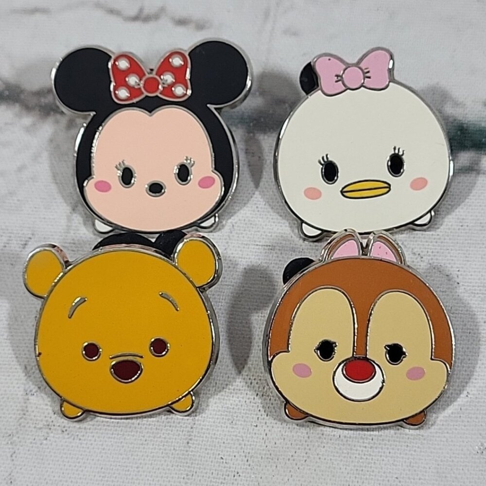 Disney Pins Set Of 4 different Tsum Tsum Character Pins Pooh Minnie Daisy Chip